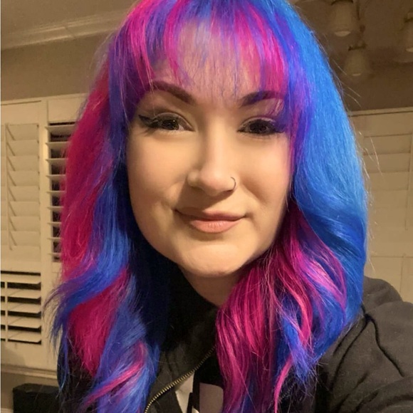 Meet your Posher, Danni - Picture 2 of 2